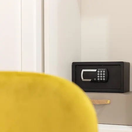 Stanza Con Patio Privato Nel Centro Storico Di *