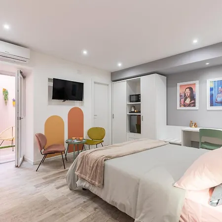 Stanza Con Patio Privato Nel Centro Storico Di Homestay